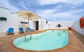 Villa With Amazing Views, Jacuzzi And Private Pool