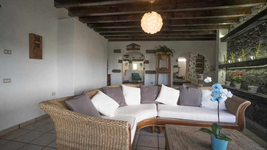 Villa With Amazing Views, Jacuzzi And Private Pool San Bartolomé Extérieur photo