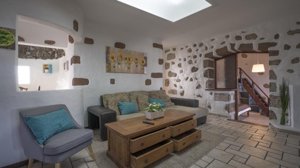 Villa With Amazing Views, Jacuzzi And Private Pool San Bartolomé Extérieur photo